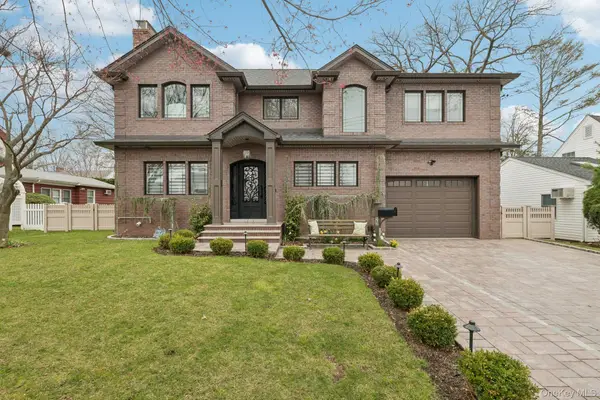 23 Ogden Avenue, East Williston, NY 11596