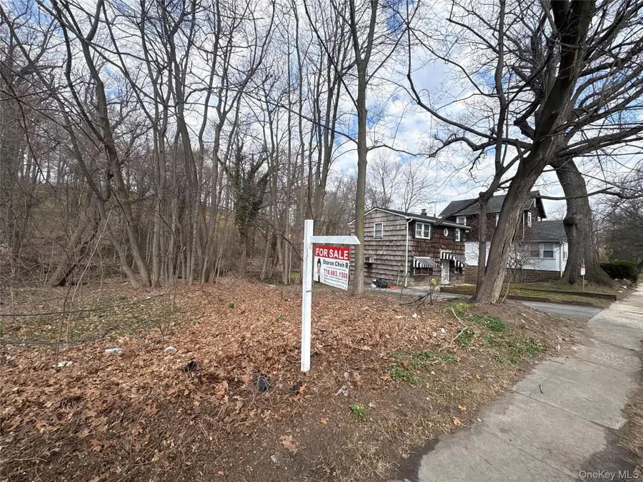 471 Community Drive, Manhasset, NY 11030 - #2