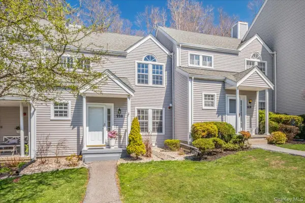 220 Sandpiper Court, Yorktown Heights, NY 10598