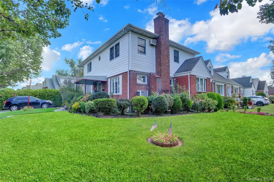 54 Nugent Street, New Hyde Park, NY 11040 - #3