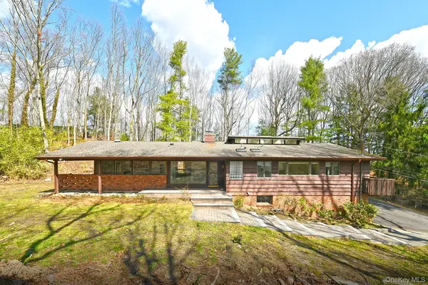 10 Ponderosa Drive, Melville, NY 11747