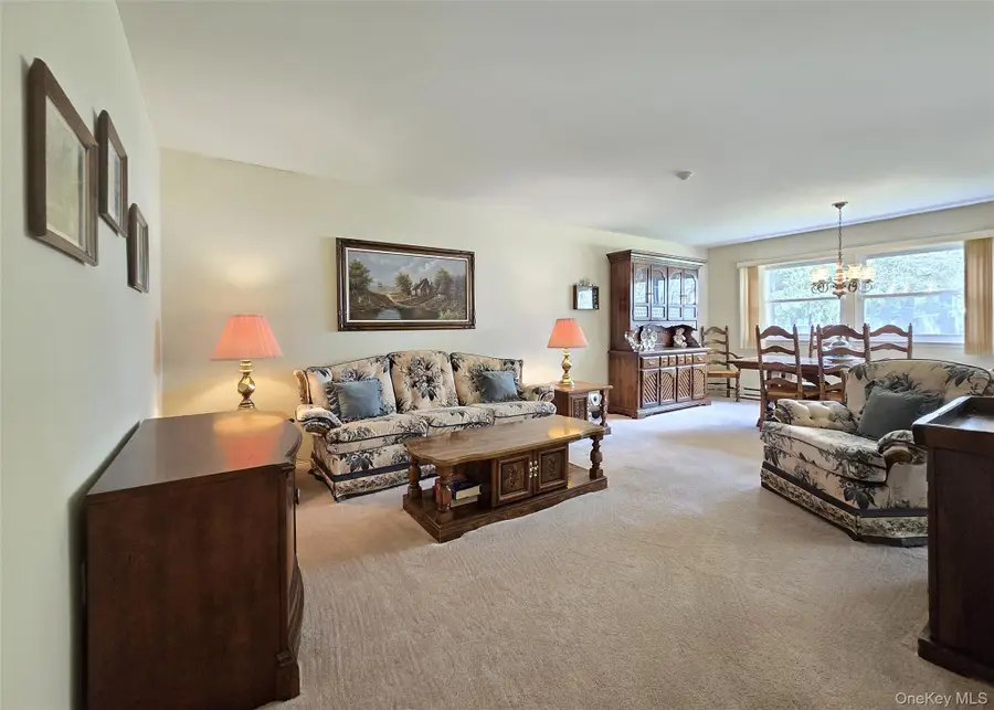 22 Freemont Lane, Coram, NY 11727 - #3