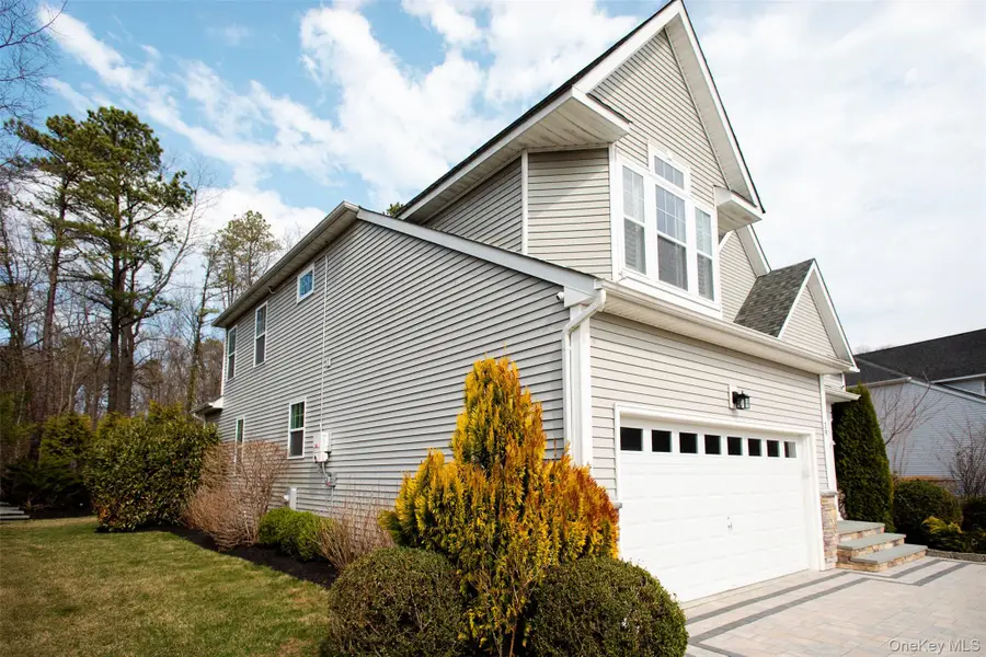 29 Wildflower Drive, Ridge, NY 11961 - #3