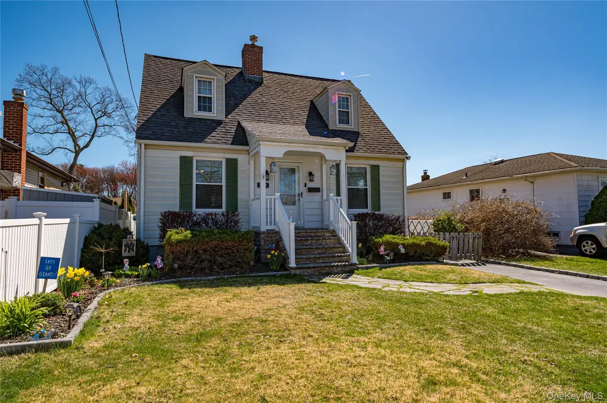 630 Oak Neck Road, West Islip, NY 11795 - #1