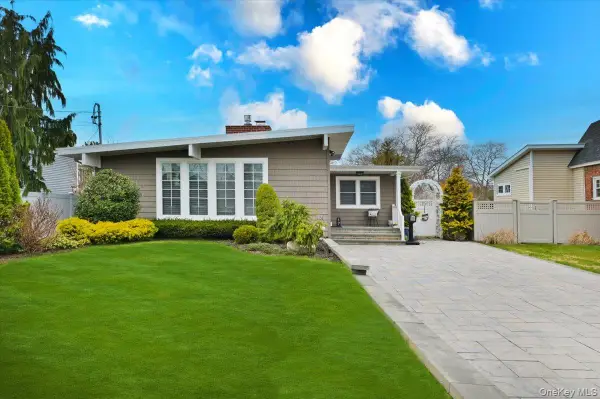 17 Central Avenue, Amityville, NY 11701