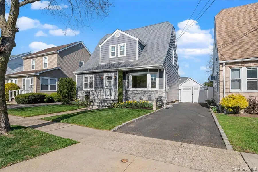 13 Spruce Street, Hicksville, NY 11801 - #2