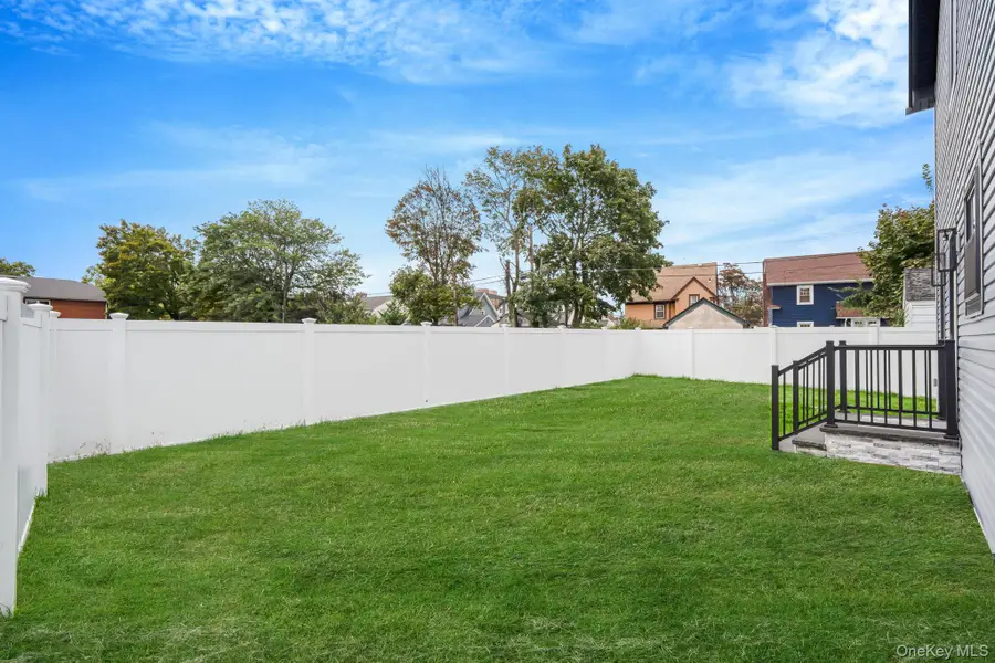 27 Elizabeth Court, Hempstead, NY 11550 - #3