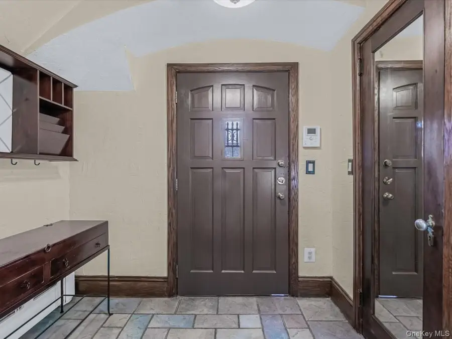 16 Kenilworth Road, Mineola, NY 11501 - #3