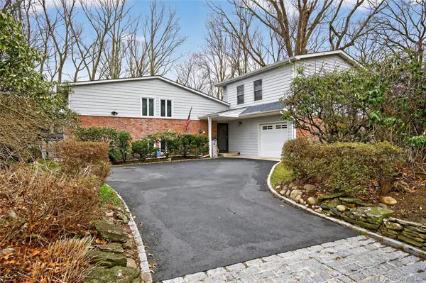 43 Highwood Road, East Norwich, NY 11732