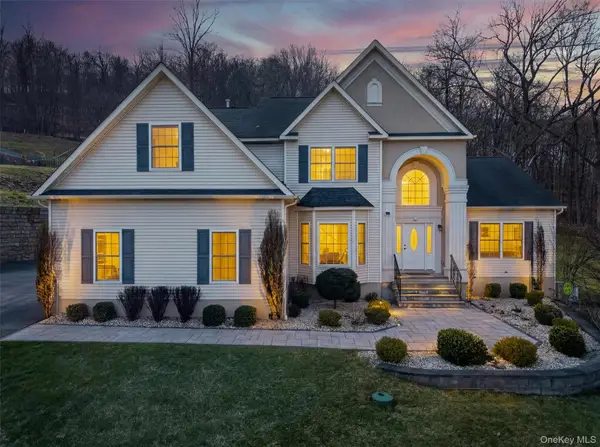 2 Pond Ridge Crossing, Newburgh, NY 12550