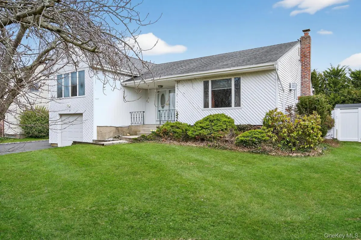 21 Jonquill Lane, Kings Park, NY 11754 - #1