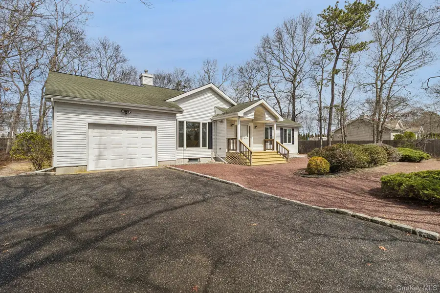 4 Carols Way, Hampton Bays, NY 11946 - #3