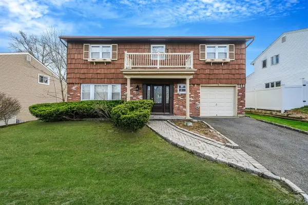 19 Woodoak Lane, Huntington, NY 11743