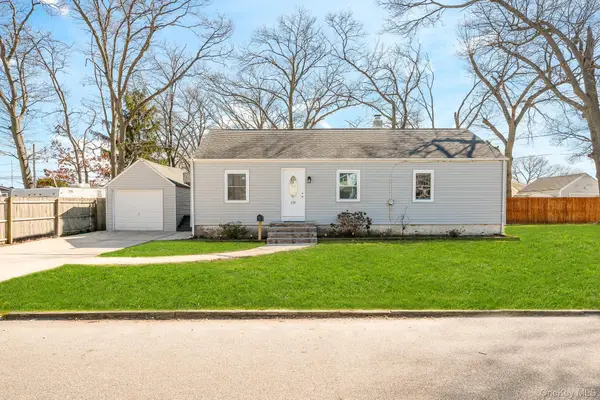 270 26th Street, Copiague, NY 11726