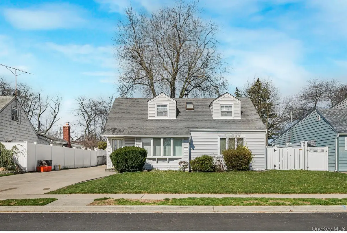 758 Wyngate Drive E, Valley Stream, NY 11580 - #1