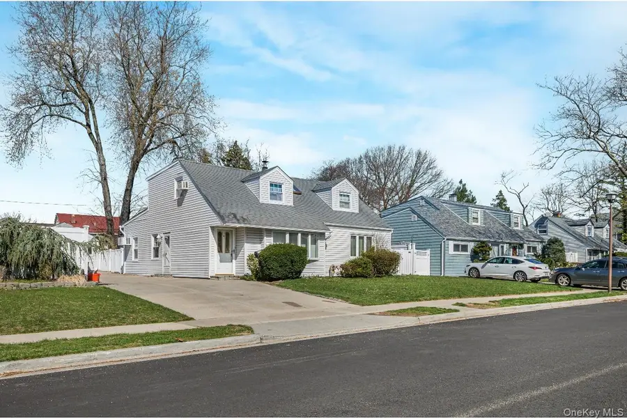 758 Wyngate Drive E, Valley Stream, NY 11580 - #3