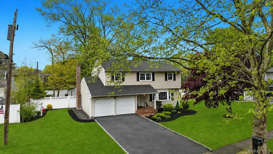 16 Lenore Place, Hauppauge, NY 11788 - #2