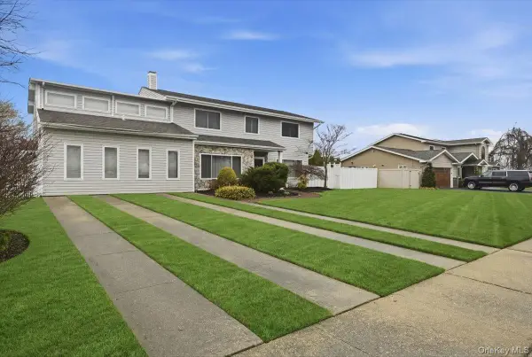 16 Seaway Drive, Copiague, NY 11726