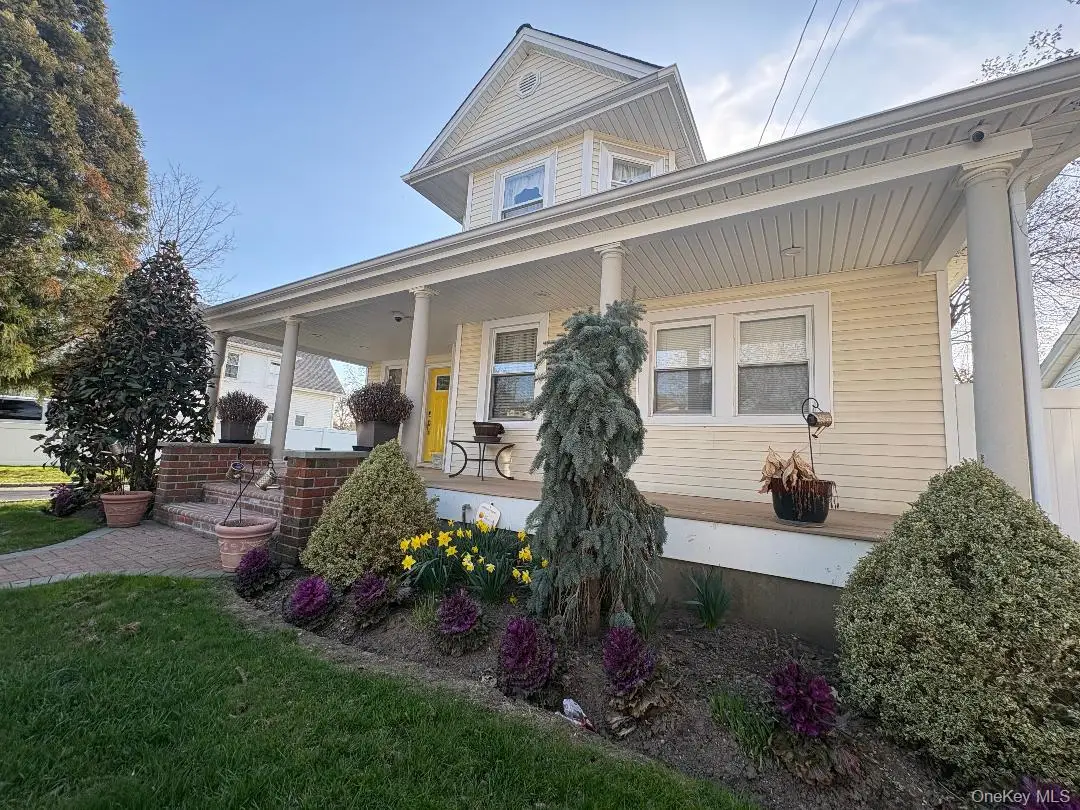 25 Rutland Road, Freeport, NY 11520 - #1