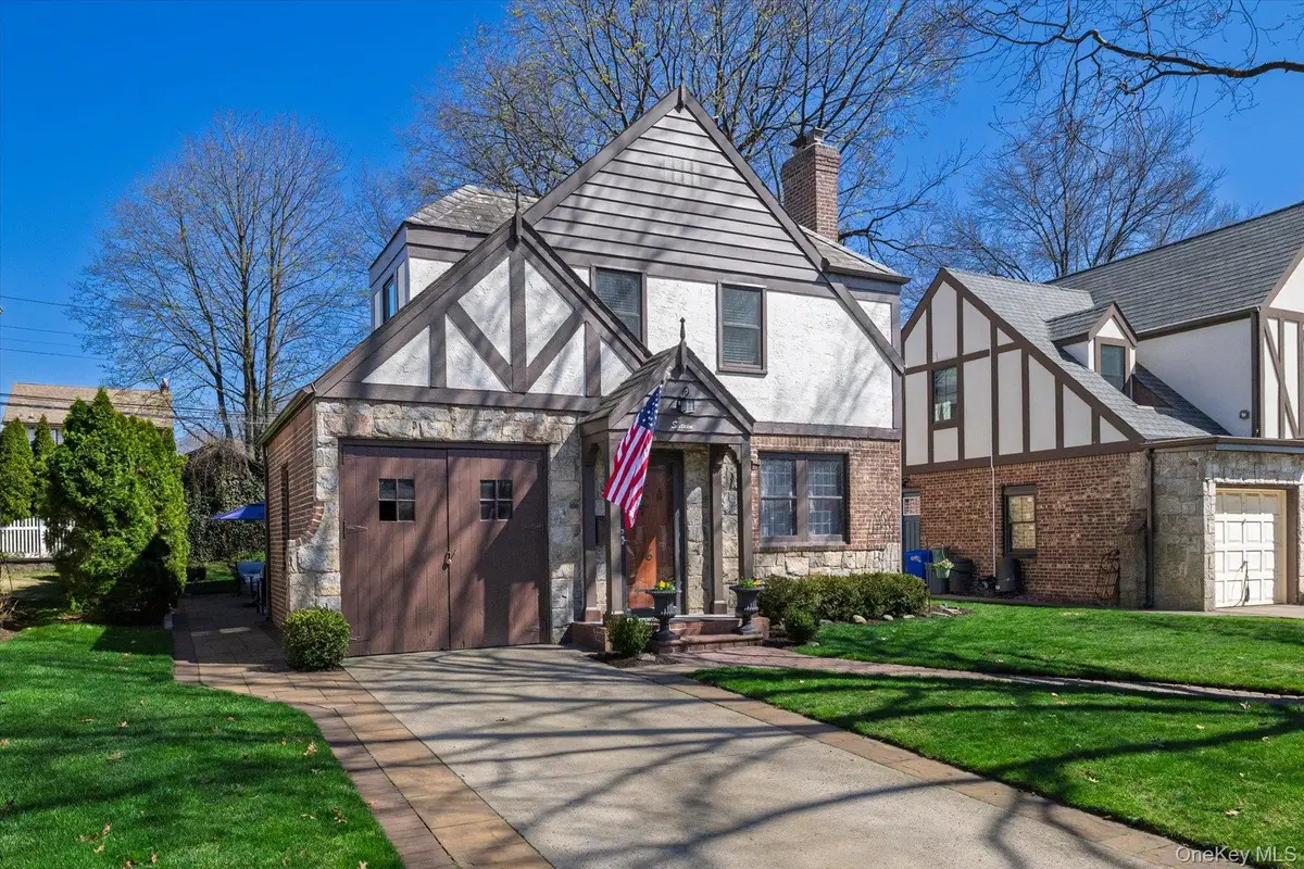 16 Revere Drive E, Floral Park, NY 11001 - #1