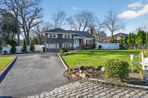 304 Maplewood Road, Huntington Station, NY 11746