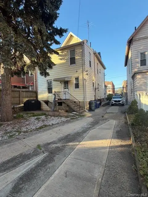 686 E 239th Street, Bronx, NY 10470 - #2