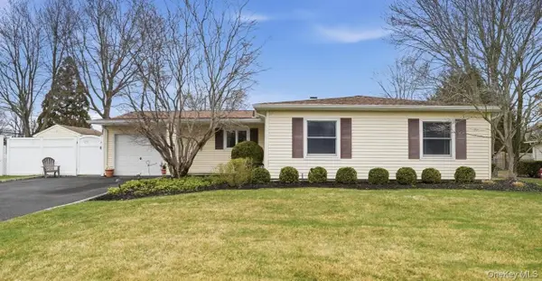 19 All Points Terrace, Holbrook, NY 11741