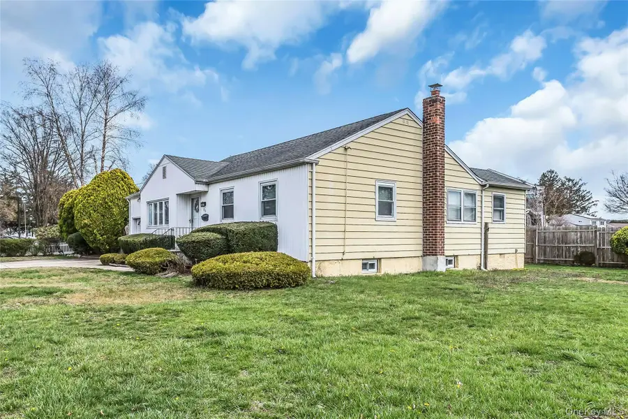 80 Knickerbocker Road N, Plainview, NY 11803 - #3