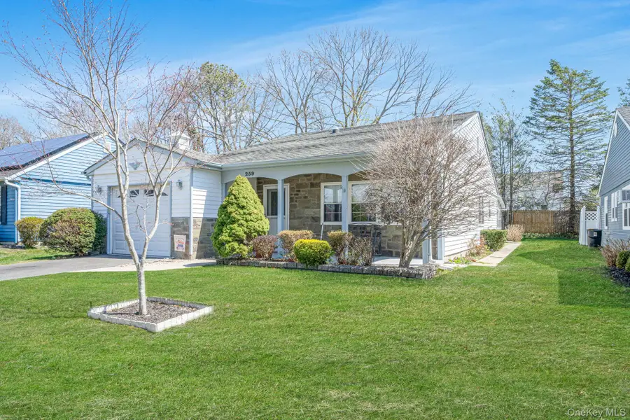 259 Edinburgh Drive, Ridge, NY 11961 - #2