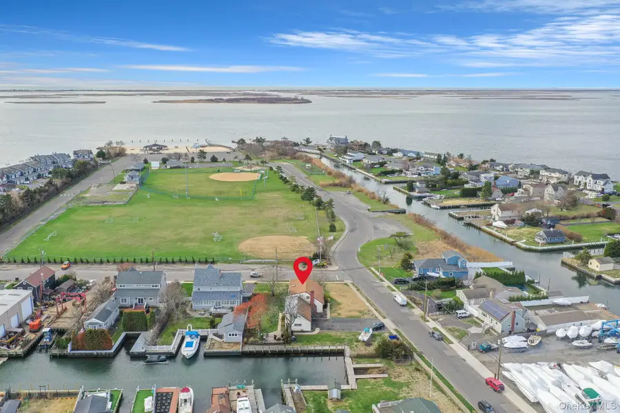 280 S Bayview Avenue, Amityville, NY 11701 - #3