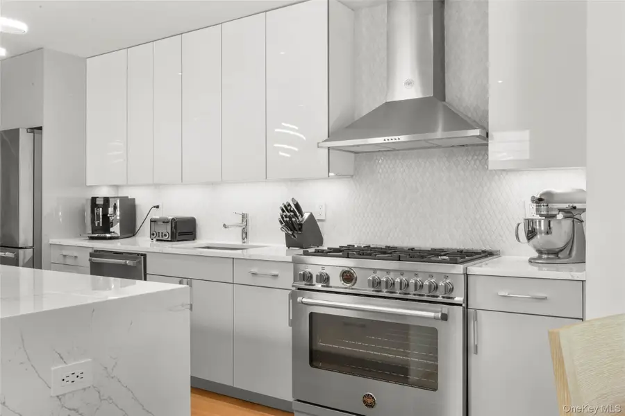 208 Florence Street, Mamaroneck, NY 10543 - #3