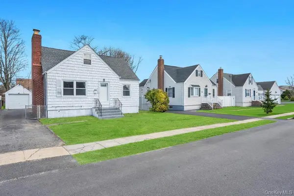 108 Lido Parkway, Lindenhurst, NY 11757