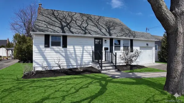 207 N Nassau Avenue, Massapequa, NY 11758