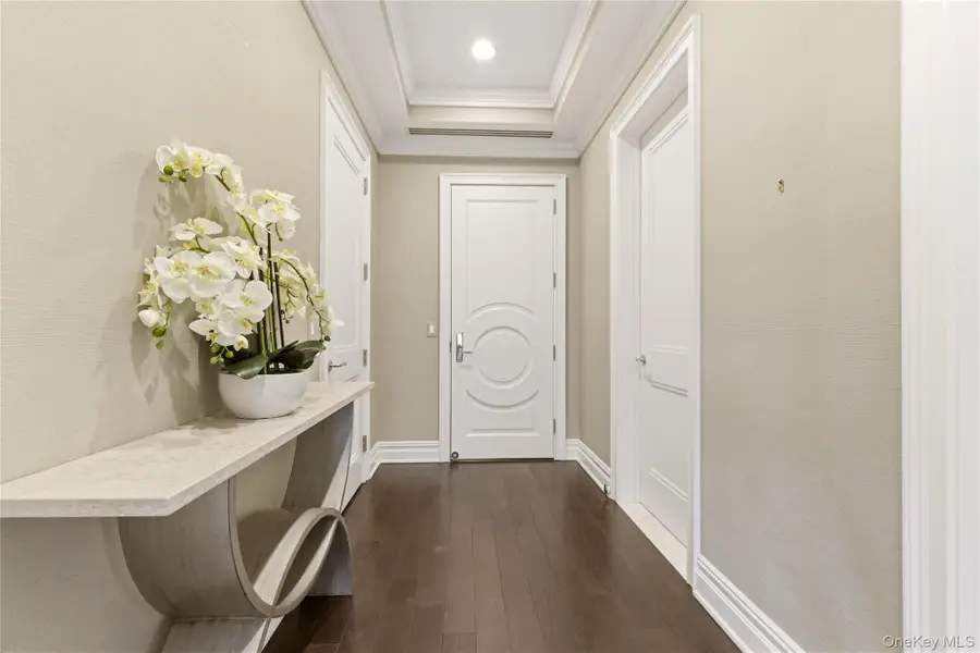 3000 Royal Court #3102, New Hyde Park, NY 11040 - #3