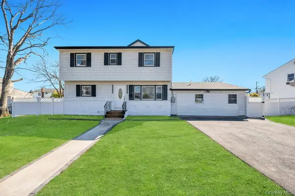 90 30th Street, Copiague, NY 11726