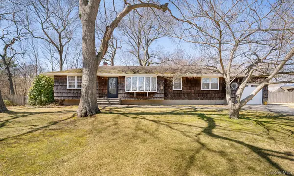 52 Woodbury Road, Farmingville, NY 11738