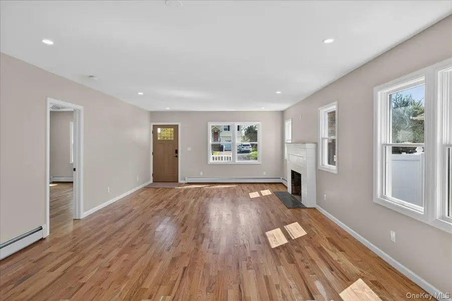 909 2nd Street N, East Northport, NY 11731 - #3