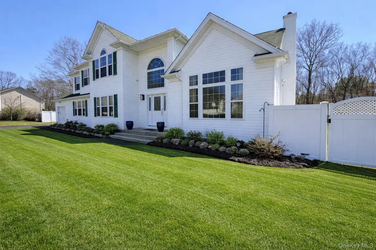 180 Country Road, Medford, NY 11763 - #1