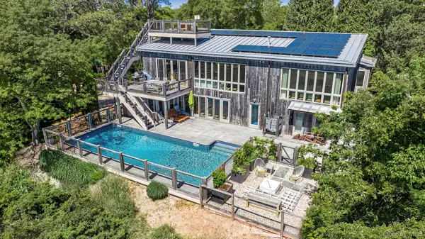 32 Tuthill Lane, Remsenburg, NY 11960