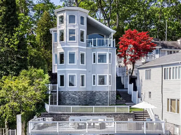 565 Mckinley Terrace, Centerport, NY 11721