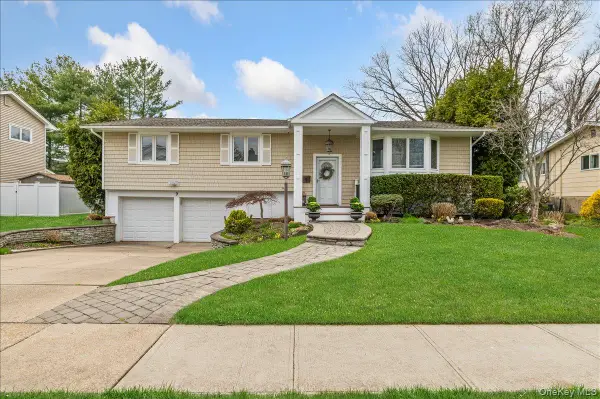 9 Delaware Avenue, Jericho, NY 11753