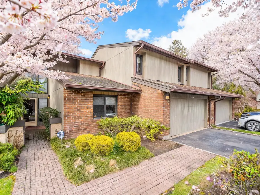 129 Golf View Drive #129, Jericho, NY 11753 - #3