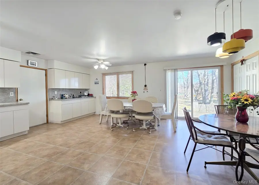 7 Clair Avenue, Holbrook, NY 11741 - #3