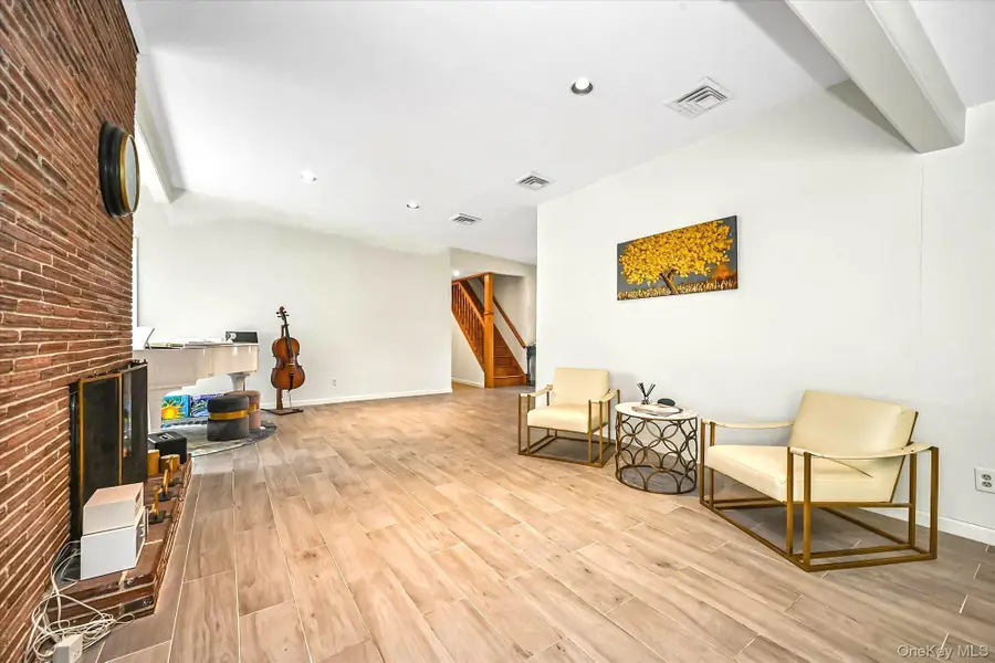 5 Fieldstone Lane, Great Neck, NY 11020 - #3