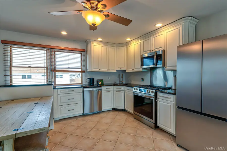 912 Pacific Street, Lindenhurst, NY 11757 - #2