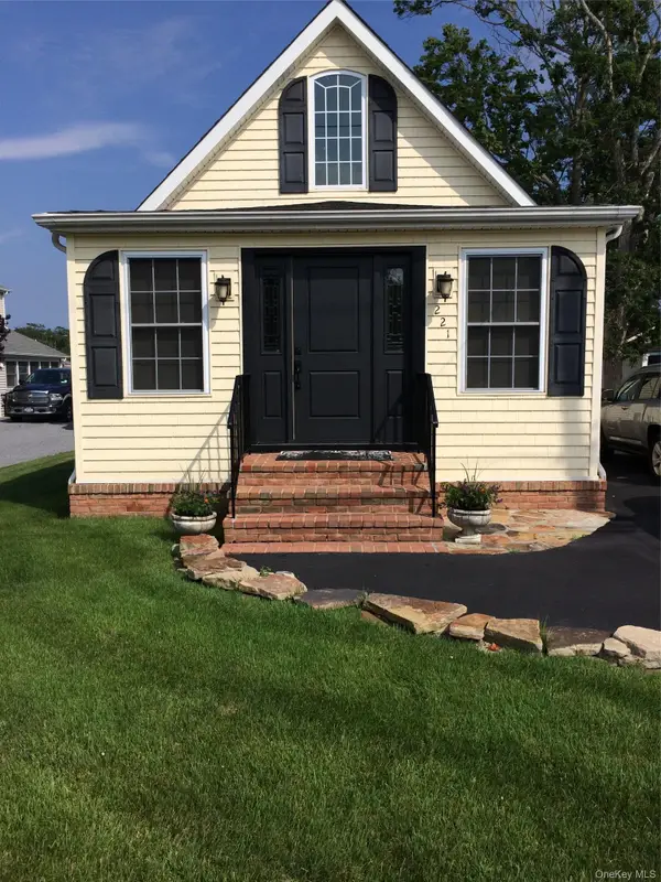 221 S Dunton Avenue, East Patchogue, NY 11772