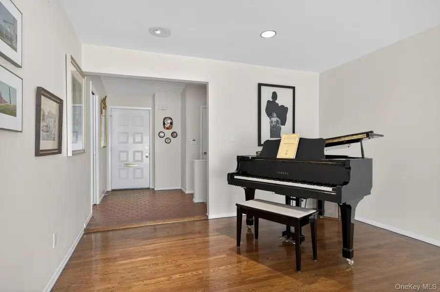 4 W Oak Hill Drive, Oyster Bay, NY 11771 - #2