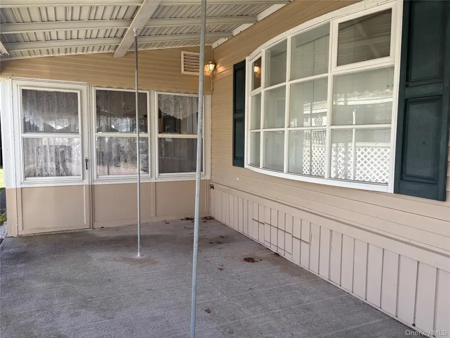 525/207 Riverleigh Avenue #207, Riverhead, NY 11901 - #2