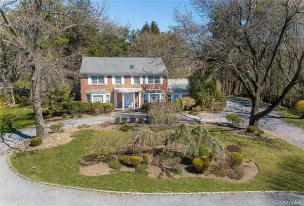 18 Quaker Ridge Drive, Brookville, NY 11545