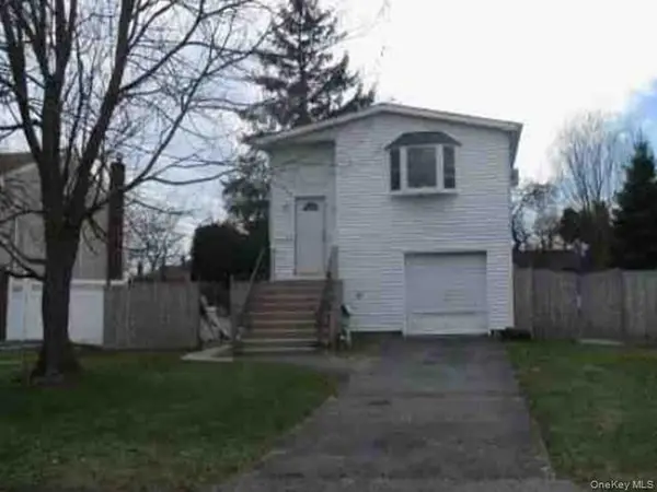 78 Stowe Avenue, Babylon, NY 11702